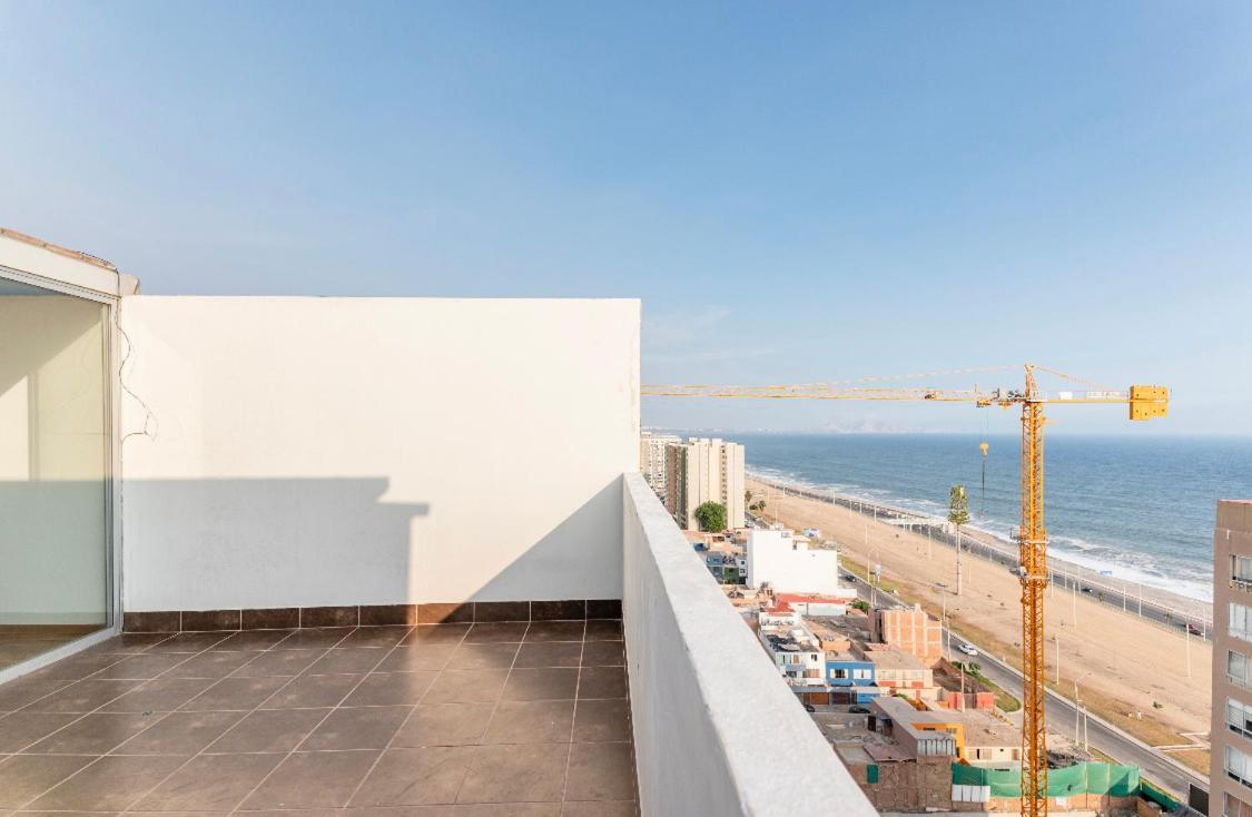 Comfortable Spacious With Private Bath And Terrace Overlooking The Ocean Close To The Airport Inside A Duplex *