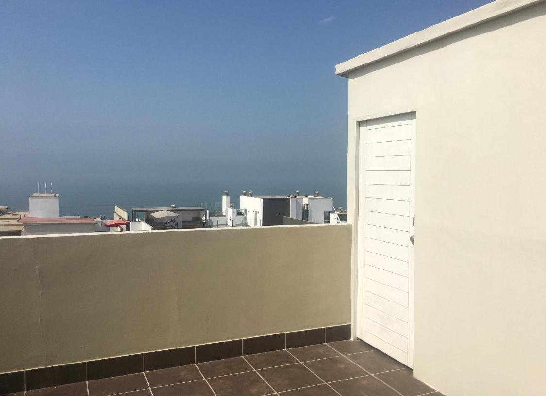 Homestay Comfortable Spacious With Private Bath And Terrace Overlooking The Ocean Close To The Airport Inside A Duplex Lima
